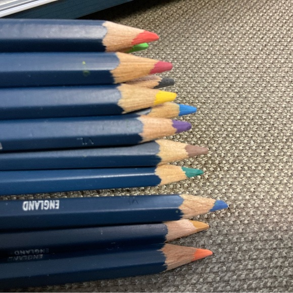 Derwent Watercolor Pencil Set of 12. Professional Quality in a tin. Firm - Picture 4 of 4